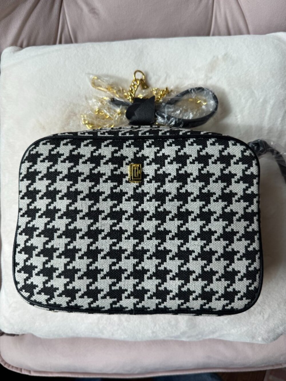Notiq Soigné Houndstooth Classic Handbag - NWOT